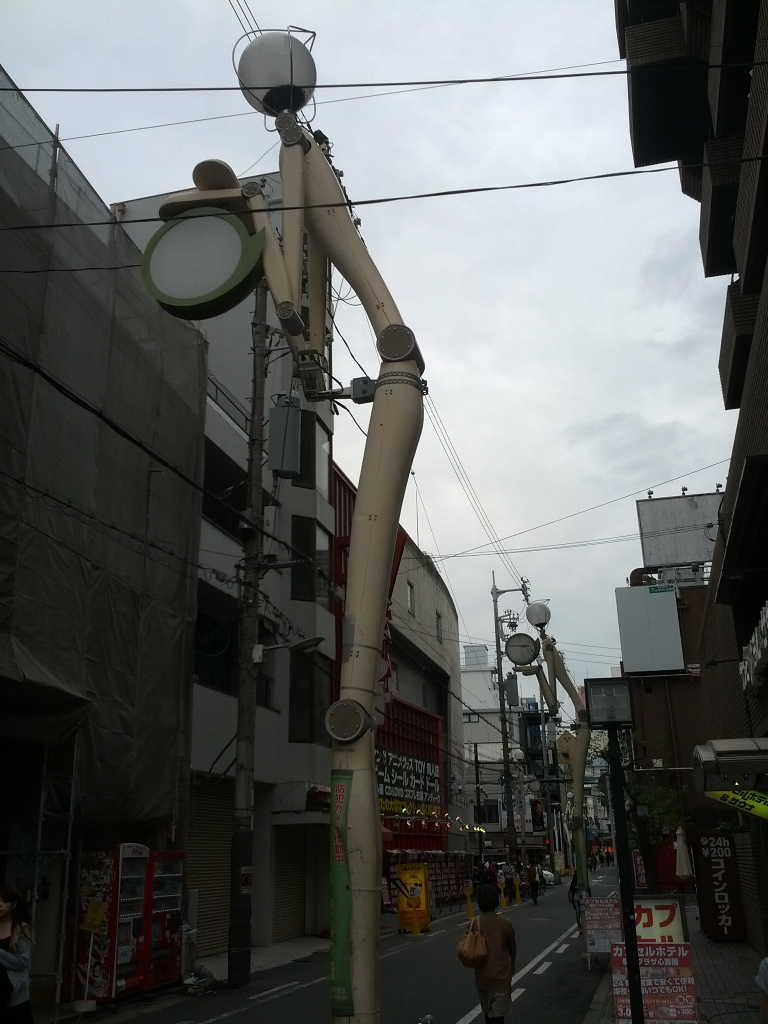 Die Straßenlaternen in shinsaibashi sehen aus wie Männchen^^