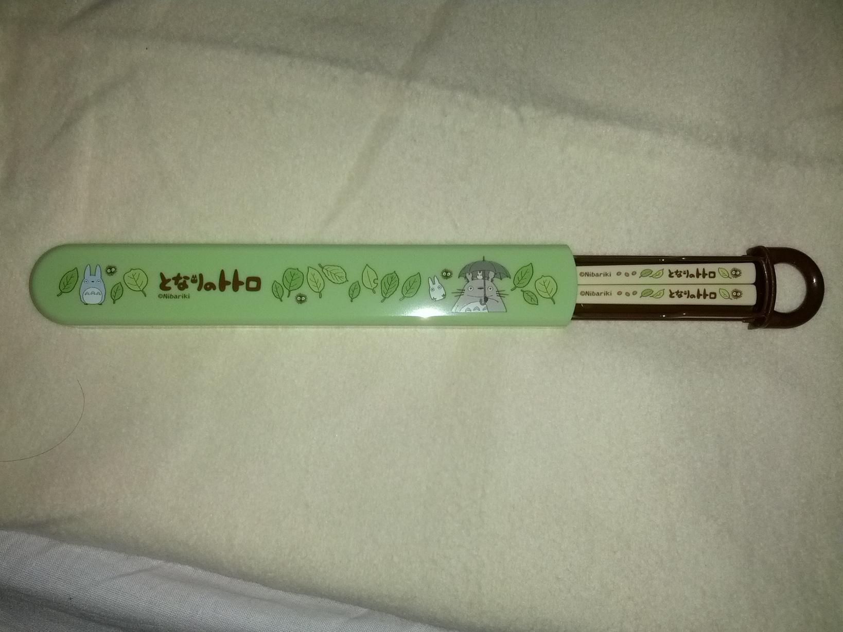 Diese Totoro-Essstäbchen hab ich mir im Supermarkt gekauft^^