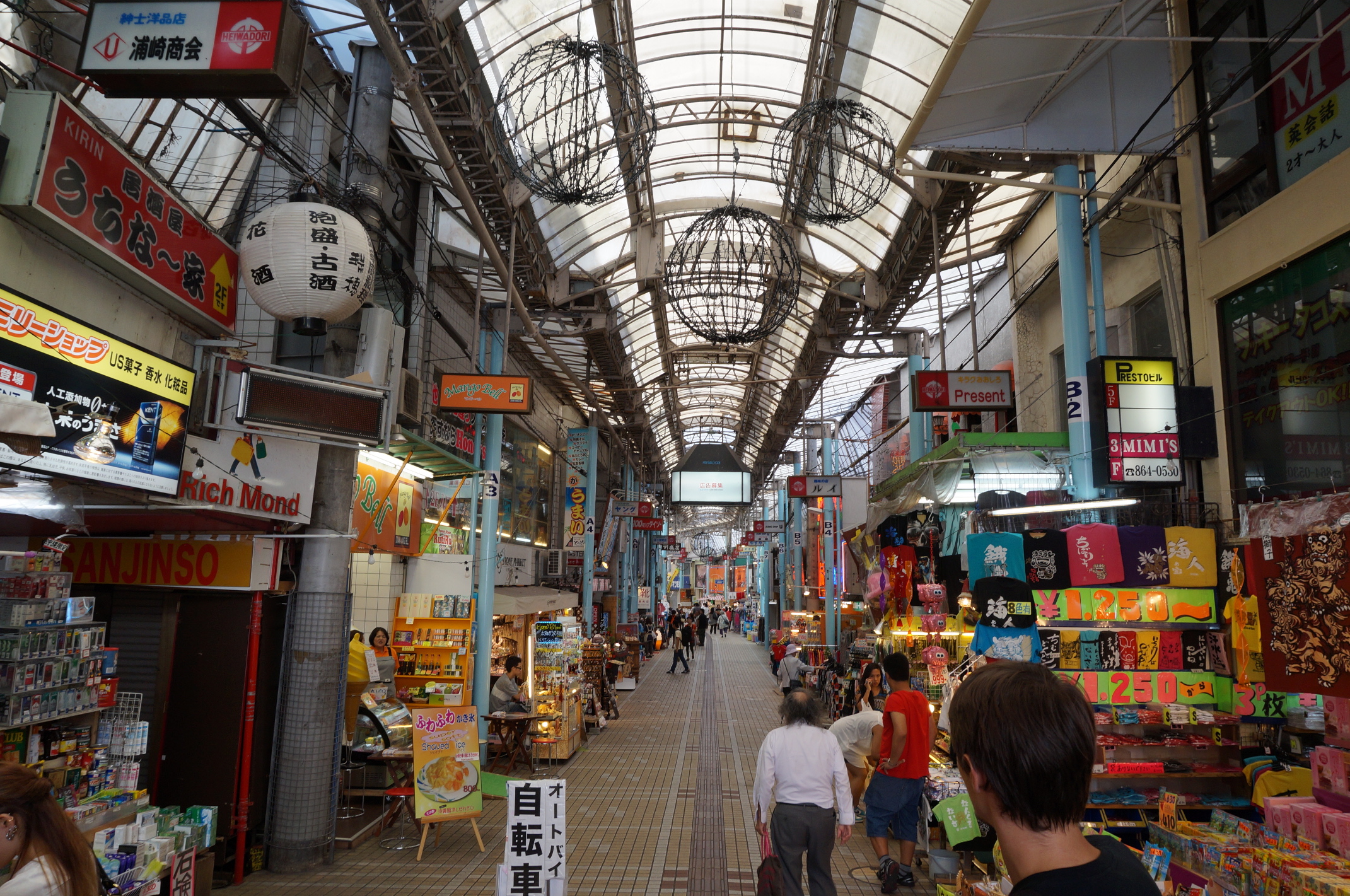 Eine der unzähligen Seitenstraßen der kokusai-dôri.
