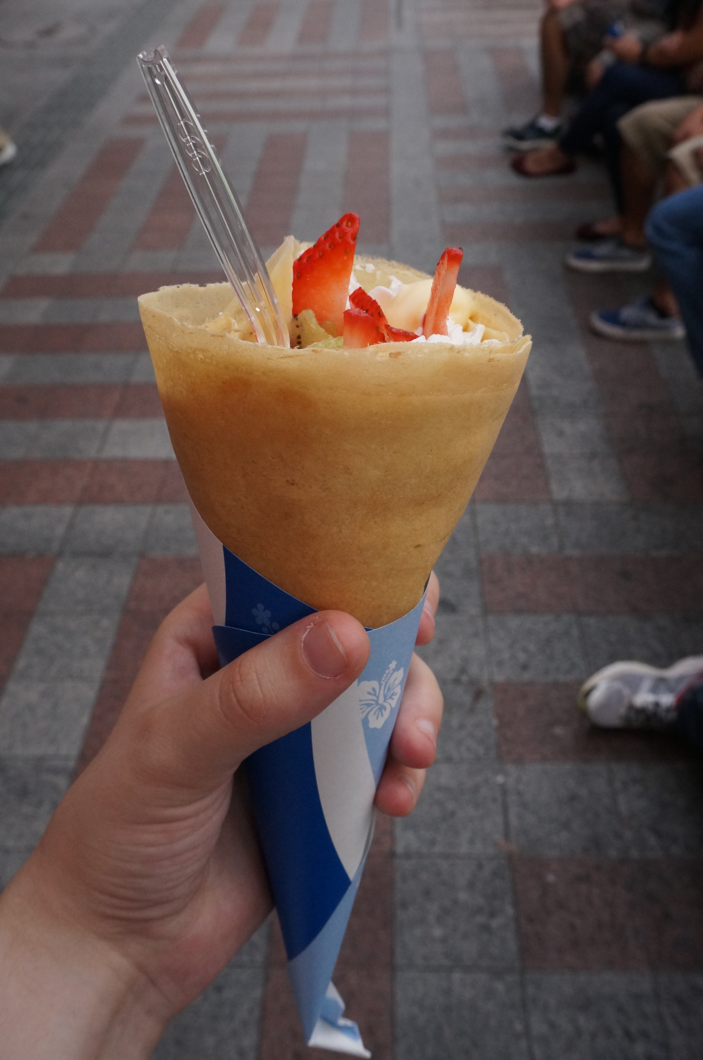 Mein Crêpe mit Vanille-Eis und Früchten. *_*