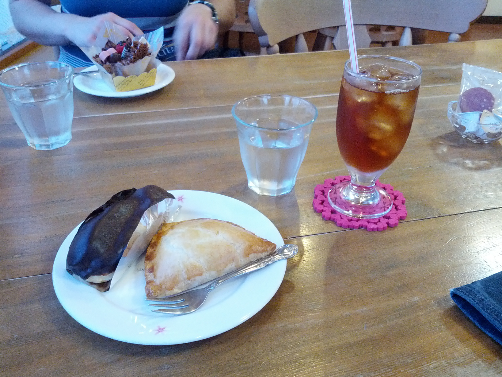 Und mein Eclair und Apfelkuchen. Sehr lecker! Doro hatte so ein fancy Teil, das ich irgendwann auch mal ausprobieren möchte!
