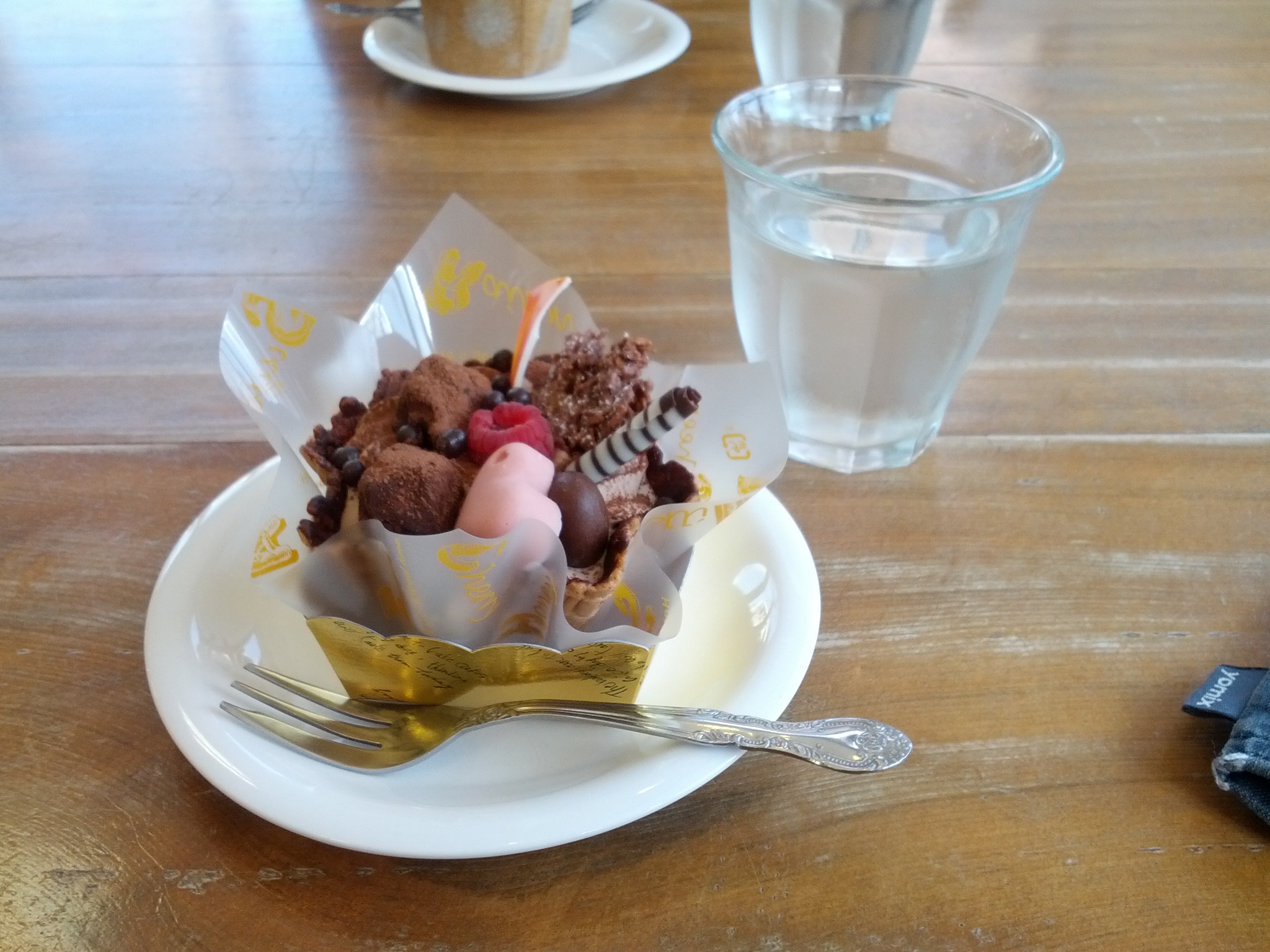 Nun habe ich also auch mal so ein fancy Teil gegessen - unglaublich gut! Und alles sogar essbar (innerhalb der Folie natürlich :P).