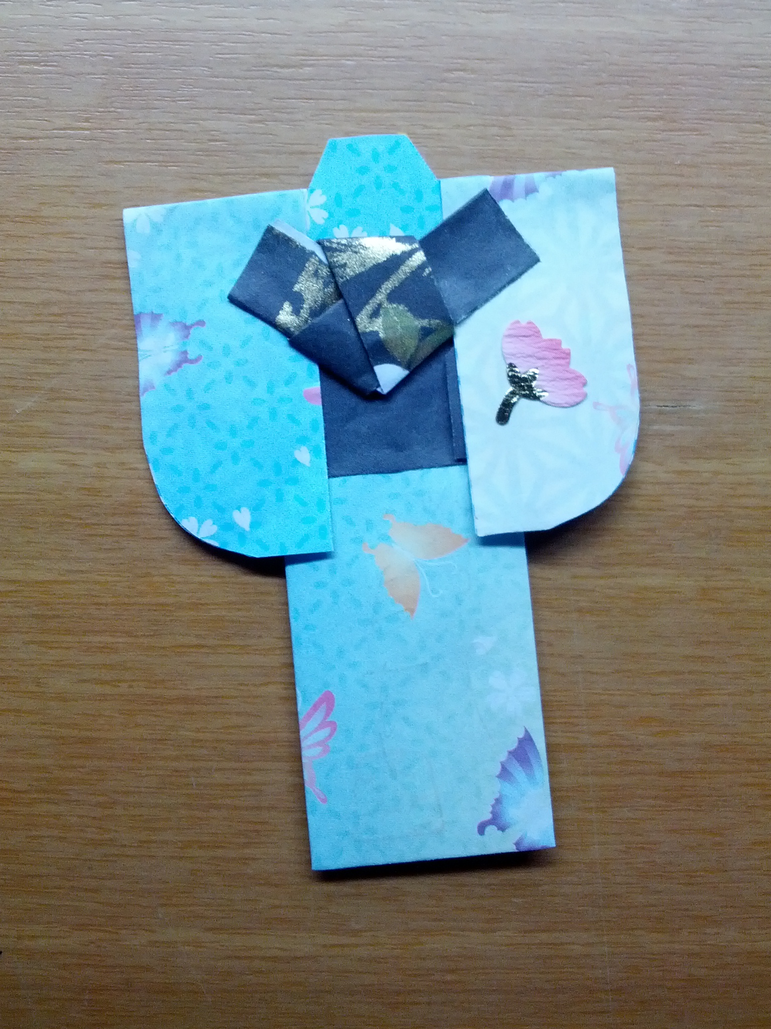 Diese Origami-Kimonos bekamen wir am Ende der Stunde als Dank.
