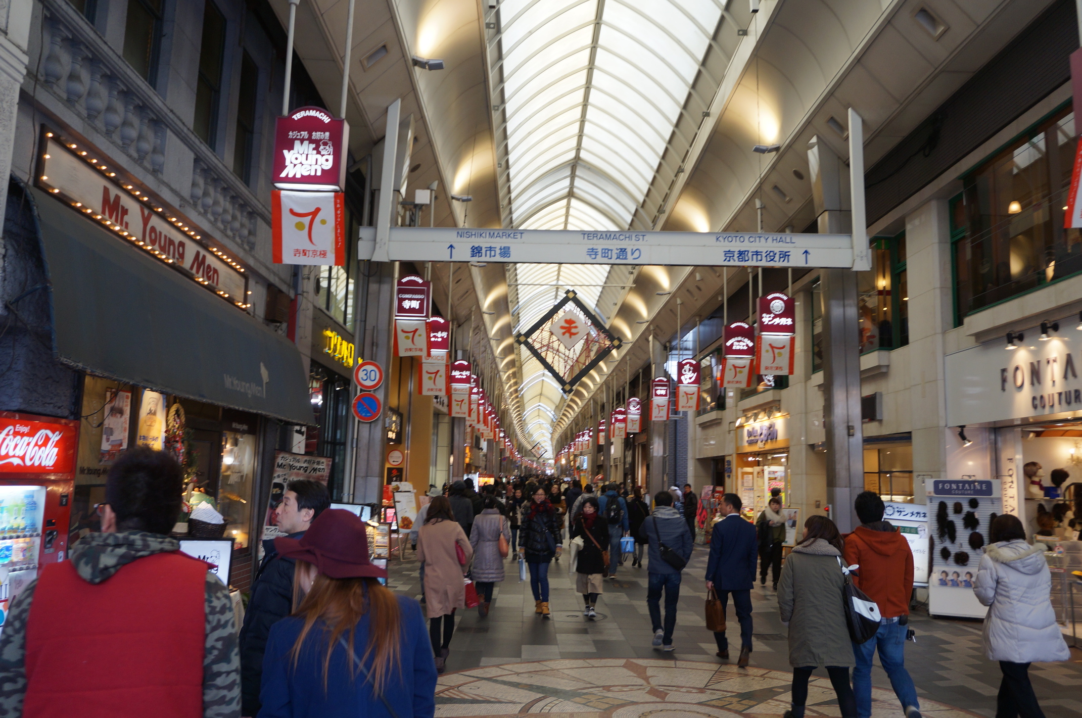 Die Shopping-Straße war meist überdacht, fast wie in Naha.
