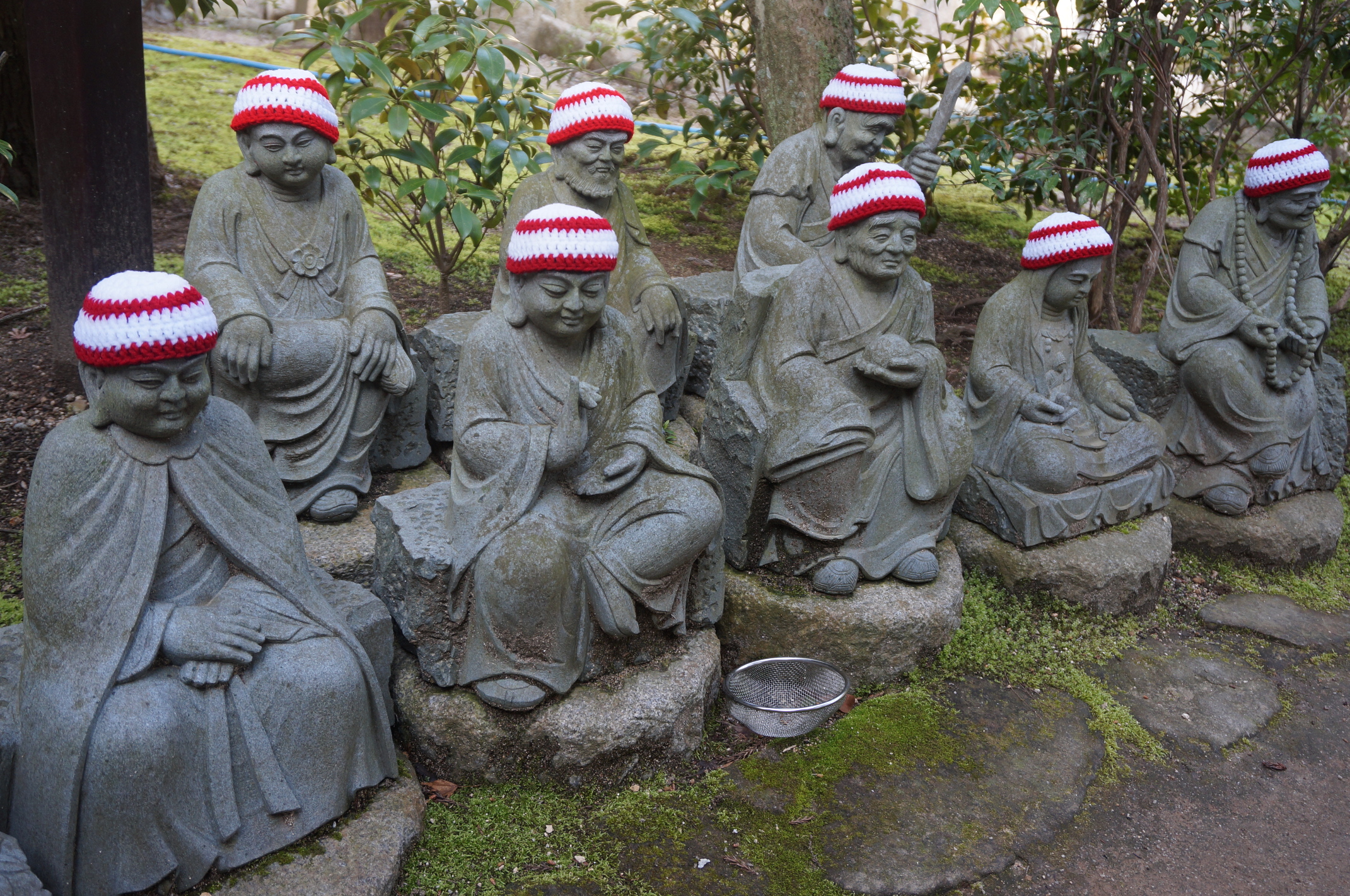 An der großen Tempelanlage waren dann diese buddhistischen Figuren zu finden.