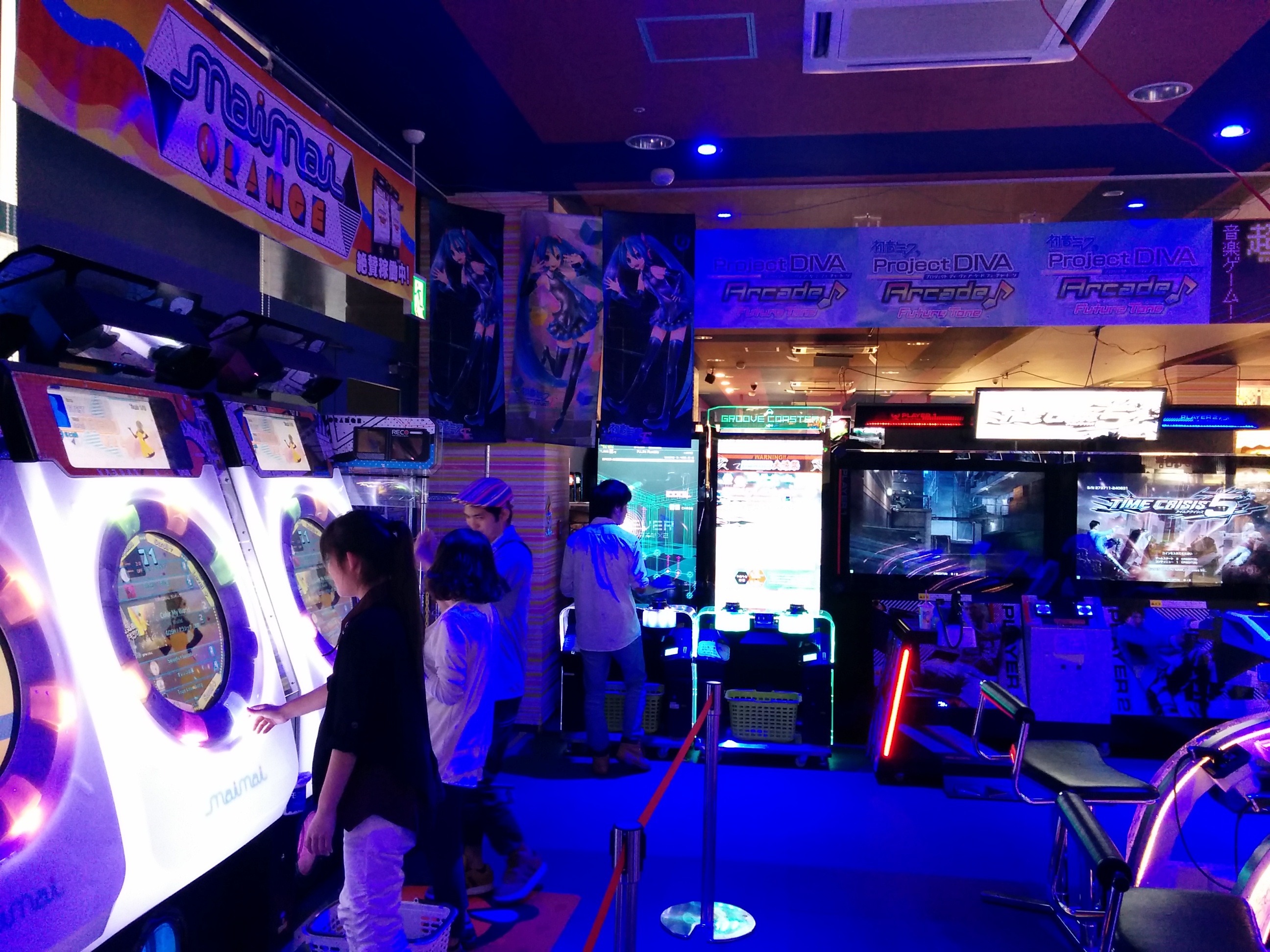 Um mal einen kleinen Einblick in das Game Center in Naha zu geben. Besonders die Automaten hier vorne haben es mir angetan.