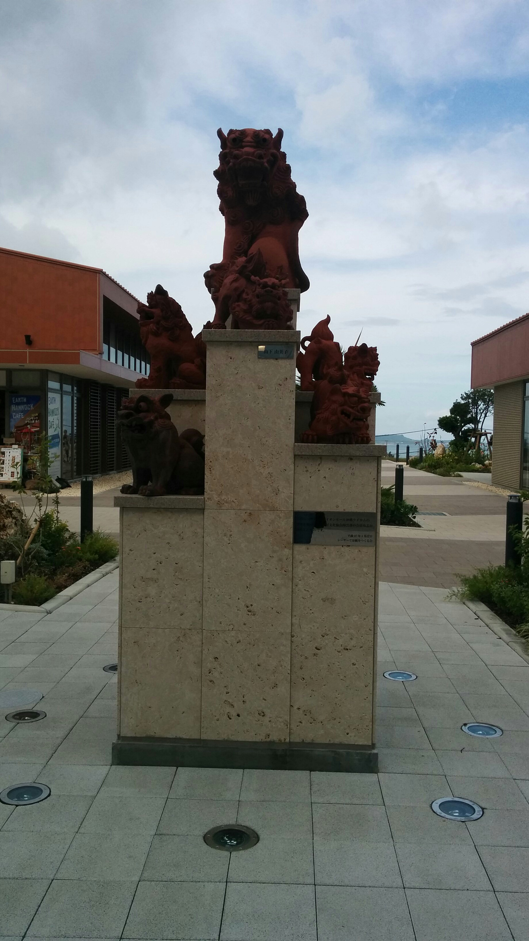 Shisa-Ansammlung.