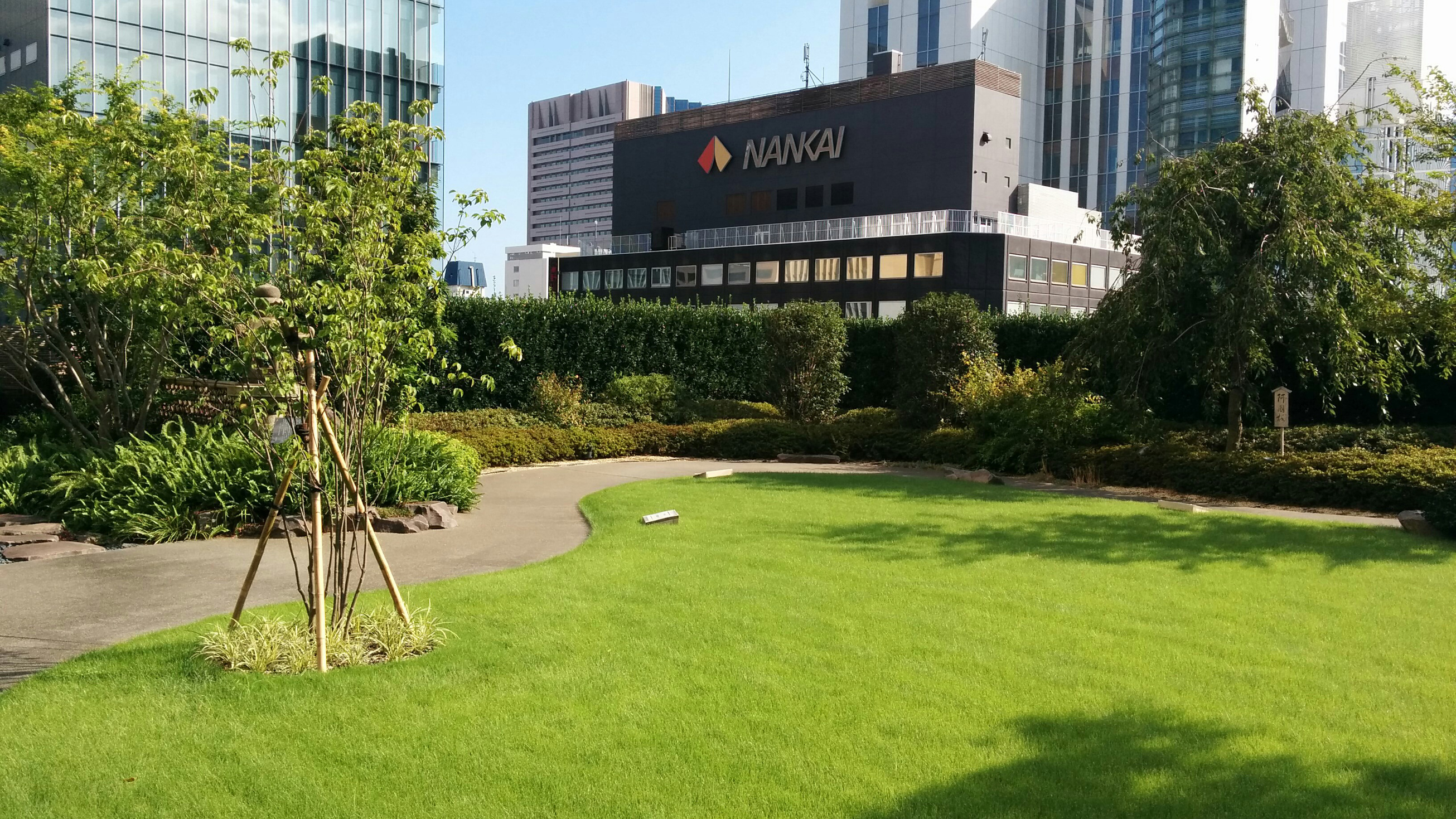 Garten auf dem Dach des Kabuki-Theaters.