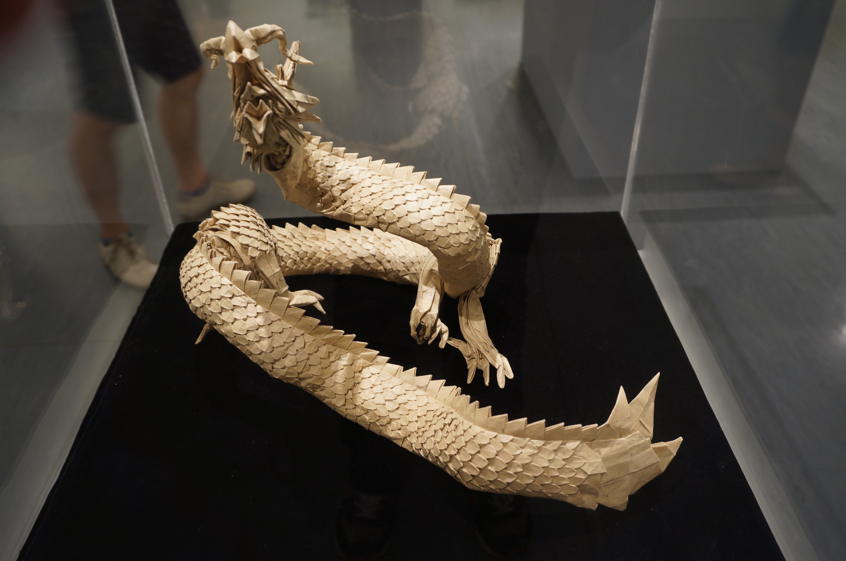 Der Origami-Drache sah sehr eindrucksvoll aus.